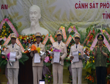 Công bố Quyết định thành lập Cảnh sát phòng cháy và chữa cháy tỉnh Bình Định Công bố Quyết định thành lập Cảnh sát phòng cháy và chữa cháy tỉnh Bình Định