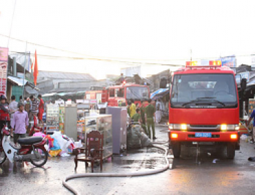 Cháy lớn thiêu rụi hơn 50 căn nhà lồng chợ tại khu vực nhà lồng cũ, thị trấn Ngã Sáu, huyện Châu Thành, Hậu Giang Cháy lớn thiêu rụi hơn 50 căn nhà lồng chợ tại khu vực nhà lồng cũ, thị trấn Ngã Sáu, huyện Châu Thành, Hậu Giang
